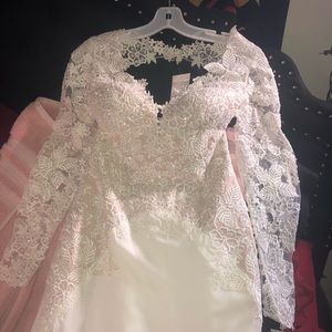 Beautiful Ivory/White Wedding dress still has tags
